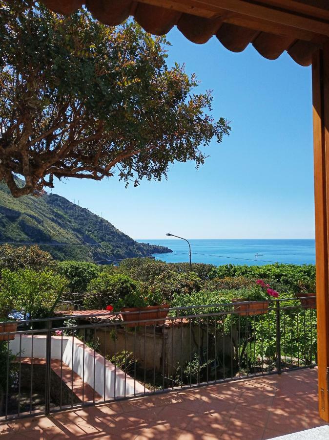 B&B La Casa Del Gelso Acquafredda Eksteriør billede